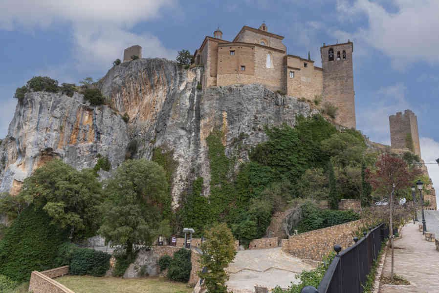 Huesca - Alquézar 05 - castillo y colegiata de Santa María la Mayor de Alquézar.jpg